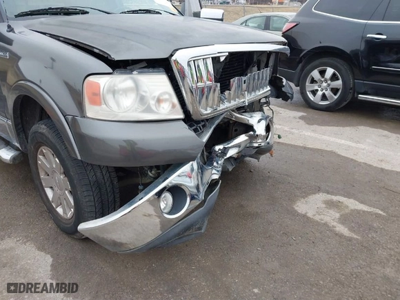 2007 Lincoln Mark LT with VIN 5LTPW16537FJ04475, listed as a IAAI auction lot 41549349 with NaN miles. Bid and sale history available at carsss.com. Image 18.