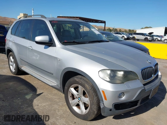 2008 BMW X5 3.0si z VIN 5UXFE43598L002171, wystawiony jako IAAI lot #42385920 z przebiegiem 234 795 mil mil oraz . Historia ofert i sprzedaży dostępna na DreamBid. Obrazek 1.