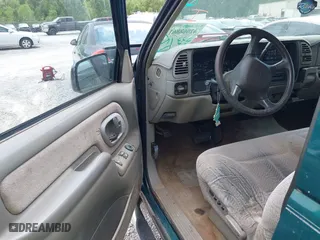 1998 Chevrolet C/K 1500 with VIN 2GCEC19R5W1185289, listed as a IAAI auction lot 42068861 with 202,272 mi miles. Bid and sale history available at carsss.com. Image 6.