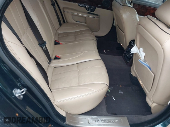 2015 Jaguar XJ Portfolio z VIN SAJWJ2GD7F8V84372, wystawiony jako IAAI lot #41489177 z przebiegiem 78 891 mil mil oraz . Historia ofert i sprzedaży dostępna na DreamBid. Obrazek 8.