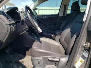 2017 Volkswagen Tiguan S z VIN WVGAV7AX9HK018499, wystawiony jako Copart lot #62606655 z przebiegiem 77 991 mil mil oraz Szkoda całkowita • Salvage title. Historia ofert i sprzedaży dostępna na DreamBid. Obrazek 7.