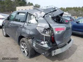 2015 Toyota Highlander LE with VIN 5TDBKRFH4FS180612, listed as a IAAI auction lot 41728026 with 87,764 mi miles. Bid and sale history available at carsss.com. Image 18.