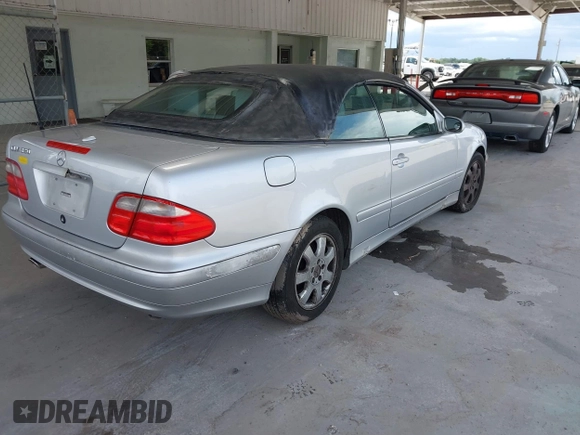 2001 Mercedes-Benz CLK 320/430 z VIN WDBLK65G51T083813, wystawiony jako IAAI lot #42412526 z przebiegiem 94 210 mil mil oraz . Historia ofert i sprzedaży dostępna na DreamBid. Obrazek 4.