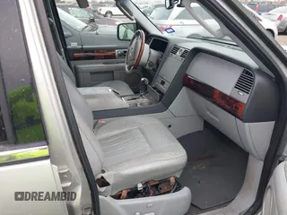 2006 Lincoln Navigator Luxury with VIN 5LMFU27506LJ01597, listed as a IAAI auction lot 41693004 with Not Provided miles. Bid and sale history available at carsss.com. Image 5.