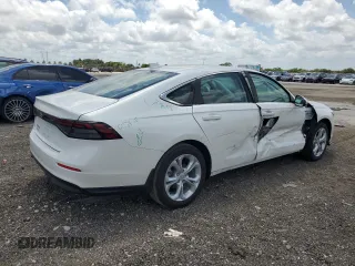 2024 Honda Accord LX z VIN 1HGCY1F2XRA044763, wystawiony jako Copart lot #51699514 z przebiegiem 1817 mil mil oraz Szkody całkowita. Historia ofert i sprzedaży dostępna na DreamBid. Obrazek 3.