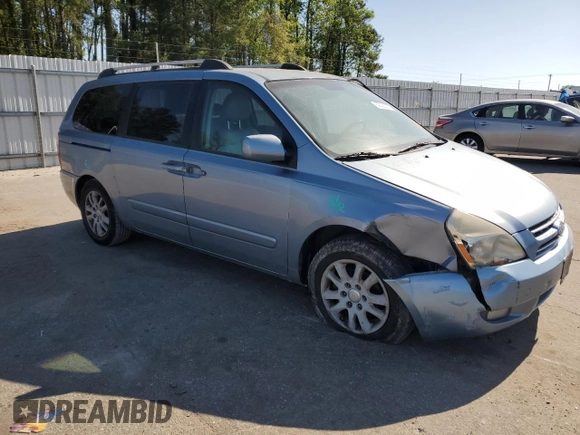 2008 Kia Sedona LX with VIN KNDMB233586210180, listed as a Copart auction lot 52090305 with 220,428 mi miles and Salvage Title. Bid and sale history available at carsss.com. Image 4.