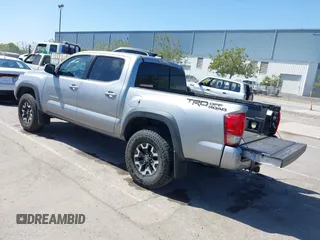 2016 Toyota Tacoma SR5 z VIN 3TMAZ5CNXGM019256, wystawiony jako IAAI lot #42294477 z przebiegiem 123 680 mil mil oraz . Historia ofert i sprzedaży dostępna na DreamBid. Obrazek 3.