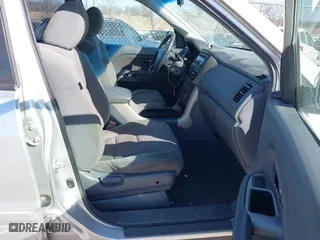 2008 Honda Pilot SE with VIN 5FNYF28398B002015, listed as a IAAI auction lot 41808545 with 286,622 mi miles. Bid and sale history available at carsss.com. Image 5.