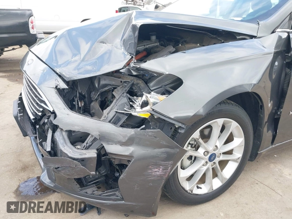 2019 Ford Fusion SE with VIN 3FA6P0LUXKR174476, listed as a IAAI auction lot 42110902 with 33,260 mi miles and . Bid and sale history available at DreamBid. Image 6.