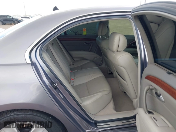 2008 Acura RL Tech Pkg with VIN JH4KB16638C003424, listed as a IAAI auction lot 41657001 with 81,612 mi miles. Bid and sale history available at carsss.com. Image 8.