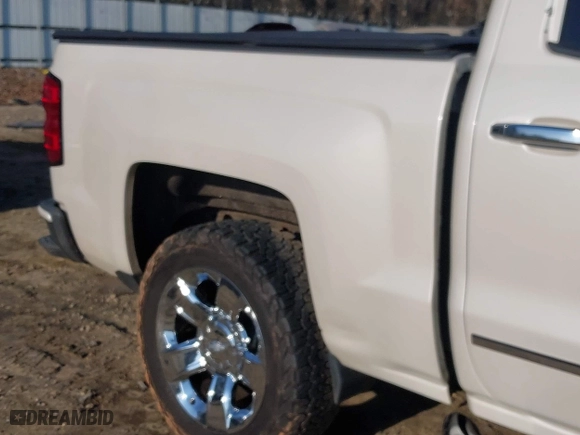 2015 Chevrolet Silverado 1500 LT with VIN 3GCUKREHXFG460818, listed as a IAAI auction lot 41491758 with 211,704 mi miles. Bid and sale history available at carsss.com. Image 17.