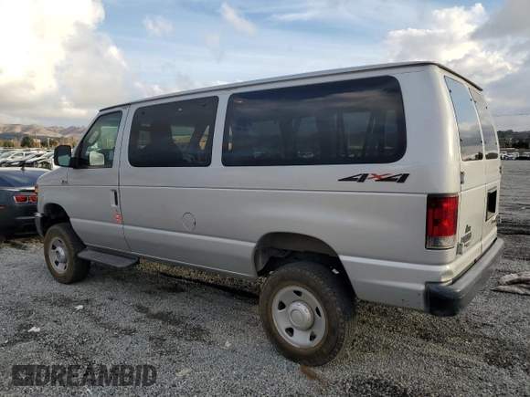 2009 Ford Econoline Passenger XL with VIN 1FBNE31L39DA86660, listed as a Copart auction lot 43724115 with 562,883 mi miles and Salvage title. Bid and sale history available at DreamBid. Image 2.