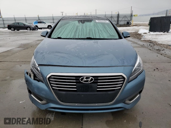 2016 Hyundai Sonata Limited with VIN KMHE34L14GA033575, listed as a Copart auction lot 39844204 with 133,641 mi miles and . Bid and sale history available at DreamBid. Image 5.