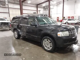 2011 Lincoln Navigator z VIN 5LMJJ3J56BEJ00163, wystawiony jako IAAI lot #42345406 z przebiegiem 133 074 mil mil oraz . Historia ofert i sprzedaży dostępna na DreamBid. Obrazek 1.