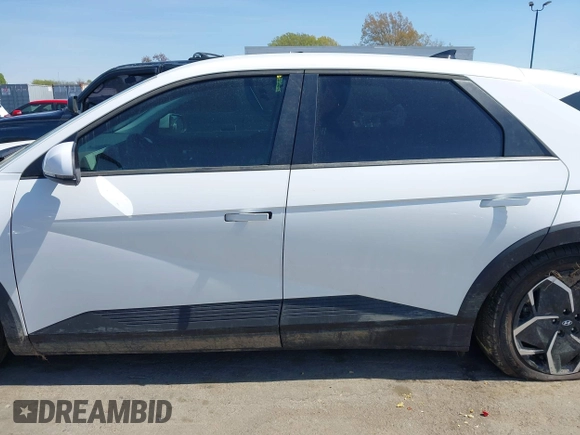 2024 Hyundai Ioniq 5 SE z VIN KM8KM4DE8RU300381, wystawiony jako IAAI lot #41907767 z przebiegiem 17 452 mil mil oraz . Historia ofert i sprzedaży dostępna na DreamBid. Obrazek 14.