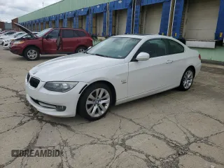 2011 BMW 3 Series 328i xDrive z VIN WBAKF3C53BE567631, wystawiony jako Copart lot #58128595 z przebiegiem 182 598 mil mil oraz Tytuł czysty. Historia ofert i sprzedaży dostępna na DreamBid. Obrazek 1.