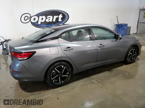 2024 Nissan Sentra SV z VIN 3N1AB8CVXRY233782, wystawiony jako Copart lot #60501435 z przebiegiem 28 629 mil mil oraz Czysty tytuł • Clean title. Historia ofert i sprzedaży dostępna na DreamBid. Obrazek 3.
