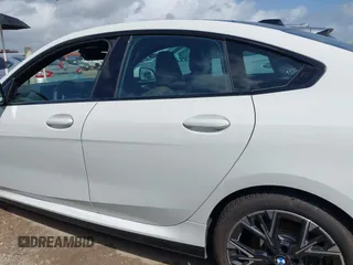 2025 BMW 2 Series 228 xDrive z VIN WBA23GG06S7S55337, wystawiony jako IAAI lot #42537114 z przebiegiem 5 917 mil mil oraz . Historia ofert i sprzedaży dostępna na DreamBid. Obrazek 14.