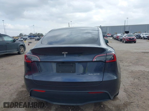 2024 Tesla Model Y Long Range with VIN 7SAYGDEE0RA261489, listed as a IAAI auction lot 41729325 with 5,060 mi miles. Bid and sale history available at carsss.com. Image 16.