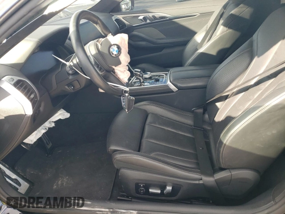 2022 BMW 8 Series M850i xDrive z VIN WBABC4C01NCJ64525, wystawiony jako Copart lot #83996594 z przebiegiem Nie podano mil oraz Szkoda całkowita • Salvage title. Historia ofert i sprzedaży dostępna na DreamBid. Obrazek 7.
