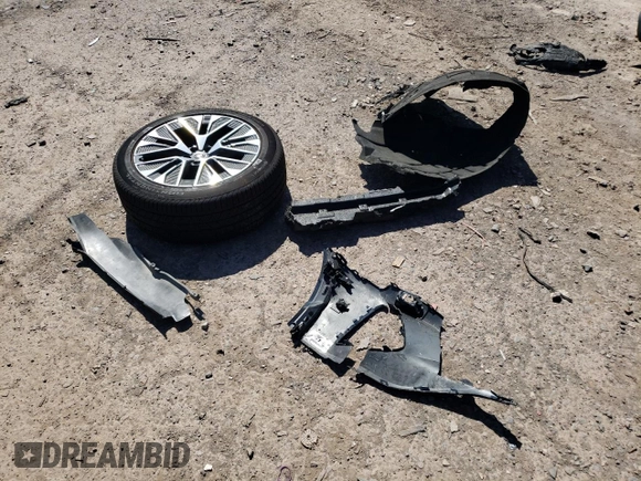 2024 Audi Q8 e-tron Premium Plus z VIN WA15AAGE7RB016864, wystawiony jako Copart lot #56564354 z przebiegiem 11 541 mil mil oraz Szkoda całkowita • Salvage title. Historia ofert i sprzedaży dostępna na DreamBid. Obrazek 13.
