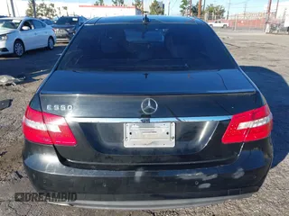 2013 Mercedes-Benz E 550 Sport z VIN WDDHF9BBXDA716236, wystawiony jako IAAI lot #41411124 z przebiegiem 159 401 mil mil oraz . Historia ofert i sprzedaży dostępna na DreamBid. Obrazek 17.