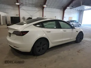 2021 Tesla Model 3 Standard Range Plus z VIN 5YJ3E1EA7MF986964, wystawiony jako Copart lot #55119995 z przebiegiem Nie podano mil oraz Szkody całkowita. Historia ofert i sprzedaży dostępna na DreamBid. Obrazek 3.
