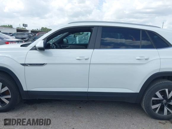 2020 Volkswagen Atlas SE with VIN 1V23C2CA1LC201332, listed as a IAAI auction lot 42372103 with 81,424 mi miles and . Bid and sale history available at DreamBid. Image 14.