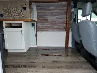 2019 Ford Transit с VIN 1FTYR3XM8KKA82456, выставлен на аукционе Copart как лот 75088664 с пробегом Не указан миль и Списание • Salvage title. История ставок и продаж доступна на DreamBid. Изображение 11.