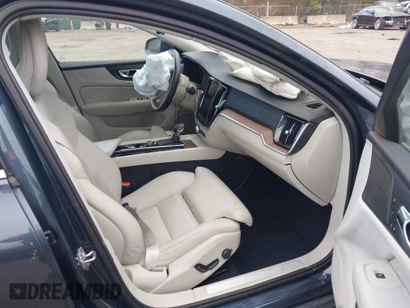 2019 Volvo S60 Inscription with VIN 7JRA22TL3KG002319, listed as a IAAI auction lot 40992140 with 44,095 mi miles. Bid and sale history available at carsss.com. Image 5.