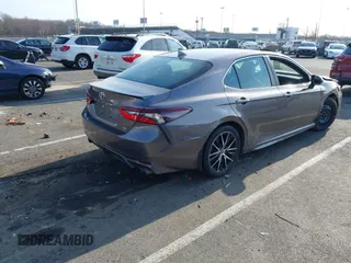 2023 Toyota Camry SE z VIN 4T1G11BK7PU077382, wystawiony jako IAAI lot #41785765 z przebiegiem 34 953 mil mil oraz . Historia ofert i sprzedaży dostępna na DreamBid. Obrazek 4.
