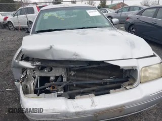 2003 Ford Crown Victoria LX z VIN 2FAFP74W53X151974, wystawiony jako IAAI lot #40887020 z przebiegiem 186 149 mil mil oraz . Historia ofert i sprzedaży dostępna na DreamBid. Obrazek 6.