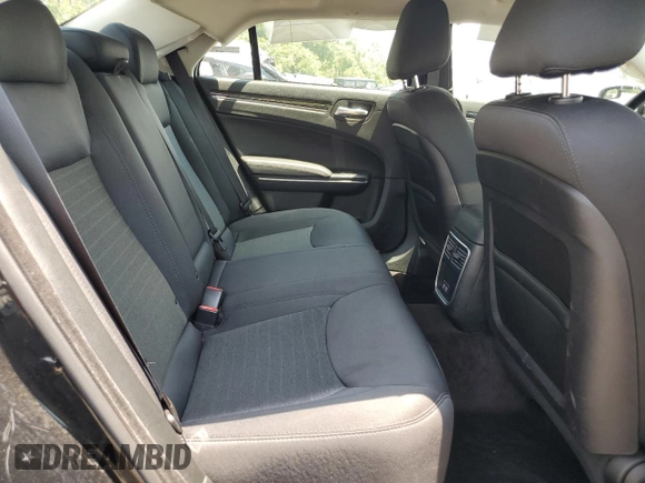 2018 Chrysler 300 Touring z VIN 2C3CCAAG9JH341047, wystawiony jako Copart lot #55899205 z przebiegiem 24 658 mil mil oraz Szkoda całkowita • Salvage title. Historia ofert i sprzedaży dostępna na DreamBid. Obrazek 10.