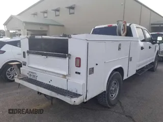 2019 Ford F-250 XL z VIN 1FT7W2B66KEC90809, wystawiony jako IAAI lot #42845140 z przebiegiem 204 526 mil mil oraz . Historia ofert i sprzedaży dostępna na DreamBid. Obrazek 39.