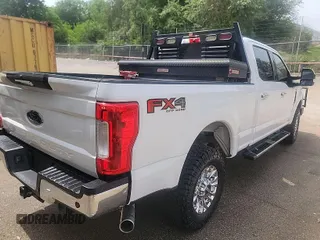 2019 Ford F-250 XL z VIN 1FT7W2B68KED64425, wystawiony jako IAAI lot #42070191 z przebiegiem 160 664 mil mil oraz . Historia ofert i sprzedaży dostępna na DreamBid. Obrazek 1.