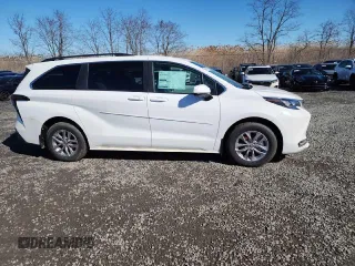2024 Toyota Sienna LE with VIN 5TDBSKFC9RS138713, listed as a Copart auction lot 43769795 with 10 mi miles and Salvage Title. Bid and sale history available at carsss.com. Image 14.