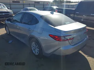 2025 Toyota Camry LE z VIN 4T1DBADKXSU009549, wystawiony jako IAAI lot #41366328 z przebiegiem 1 512 mil mil oraz . Historia ofert i sprzedaży dostępna na DreamBid. Obrazek 3.