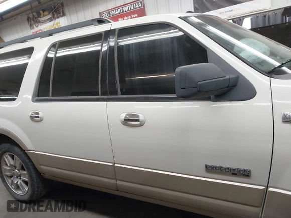 2008 Ford Expedition EL Eddie Bauer with VIN 1FMFK18538LA60838, listed as a IAAI auction lot 41456310 with 201,597 mi miles. Bid and sale history available at carsss.com. Image 13.