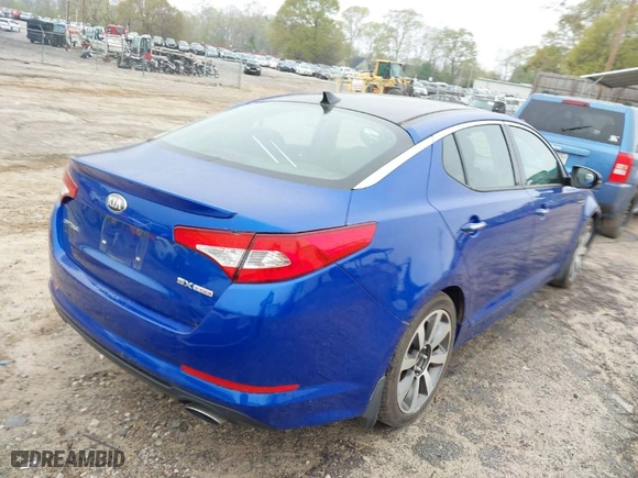 2013 Kia Optima SX w/Limited Pkg with VIN 5XXGR4A60DG122036, listed as a IAAI auction lot 41843320 with 75,807 mi miles. Bid and sale history available at carsss.com. Image 4.