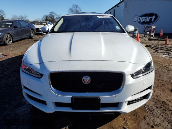 2019 Jaguar XE 25t Premium with VIN SAJAJ4FX2KCP45087, listed as a Copart auction lot 39395124 with 34,035 mi miles. Bid and sale history available at carsss.com. Image 5.