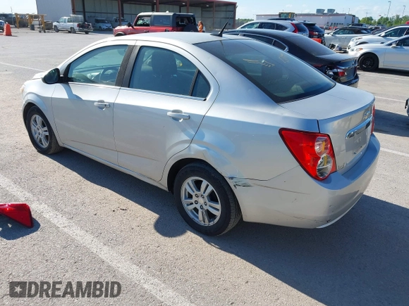 2012 Chevrolet Sonic LT z VIN 1G1JC5SB1C4226948, wystawiony jako IAAI lot #42330132 z przebiegiem 160 521 mil mil oraz . Historia ofert i sprzedaży dostępna na DreamBid. Obrazek 3.