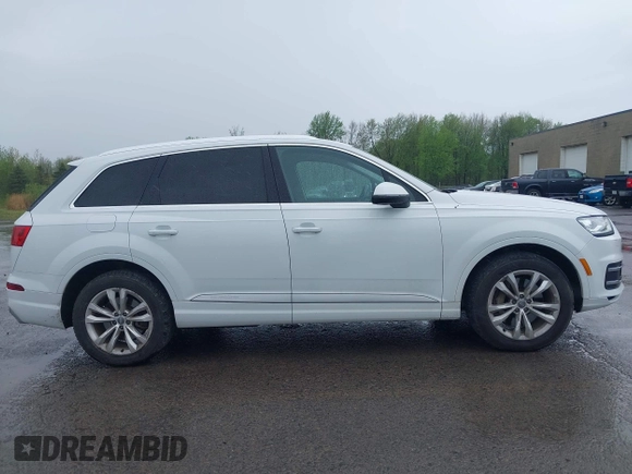 2017 Audi Q7 Premium Plus with VIN WA1LAAF78HD033170, listed as a IAAI auction lot 42212382 with 101,904 mi miles. Bid and sale history available at carsss.com. Image 13.