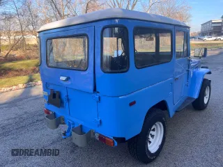 1974 Toyota Land Cruiser z VIN FJ40166015, wystawiony jako Copart lot #53980365 z przebiegiem 239 mil mil oraz Czysty tytuł • Clean title. Historia ofert i sprzedaży dostępna na DreamBid. Obrazek 4.