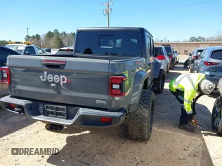 2020 Jeep Gladiator Overland z VIN 1C6HJTFG4LL143369, wystawiony jako IAAI lot #41827409 z przebiegiem 77 752 mil mil oraz . Historia ofert i sprzedaży dostępna na DreamBid. Obrazek 4.