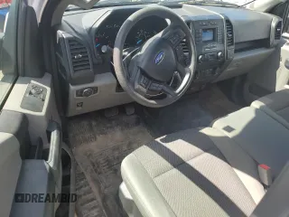 2019 Ford F-150 XL z VIN 1FTMF1CB0KKC19082, wystawiony jako Copart lot #54424375 z przebiegiem 83 107 mil mil oraz Nie do naprawy • Non repairable. Historia ofert i sprzedaży dostępna na DreamBid. Obrazek 8.