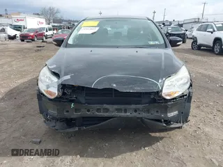 2014 Ford Focus SE with VIN 1FADP3K20EL308990, listed as a IAAI auction lot 41914825 with 33,498 mi miles. Bid and sale history available at carsss.com. Image 6.