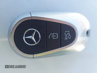 2023 Mercedes-Benz C 300 z VIN W1KAF4GB8PR133974, wystawiony jako IAAI lot #41966176 z przebiegiem 21 289 mil mil oraz . Historia ofert i sprzedaży dostępna na DreamBid. Obrazek 11.