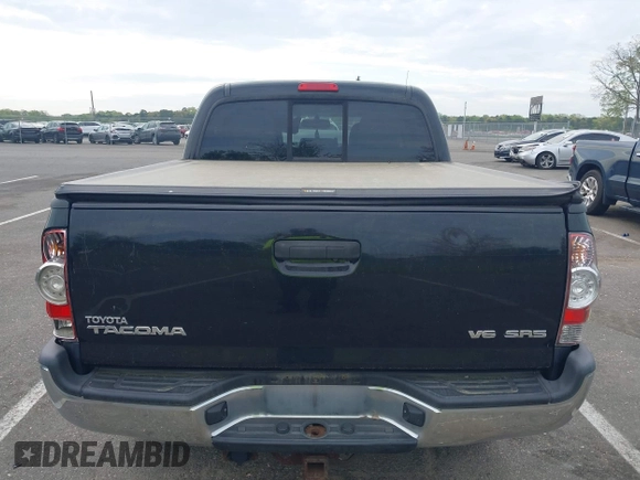 2013 Toyota Tacoma z VIN 3TMLU4EN5DM107819, wystawiony jako IAAI lot #42167593 z przebiegiem 196 714 mil mil oraz . Historia ofert i sprzedaży dostępna na DreamBid. Obrazek 16.