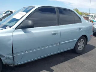 2005 Hyundai Accent GLS z VIN KMHCG45C85U591452, wystawiony jako IAAI lot #42114303 z przebiegiem 173 832 mil mil oraz . Historia ofert i sprzedaży dostępna na DreamBid. Obrazek 11.