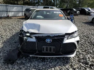2020 Toyota Avalon Hybrid XSE z VIN 4T1E21FB9LU017189, wystawiony jako Copart lot #54991365 z przebiegiem 82 069 mil mil oraz Szkoda całkowita • Salvage title. Historia ofert i sprzedaży dostępna na DreamBid. Obrazek 5.